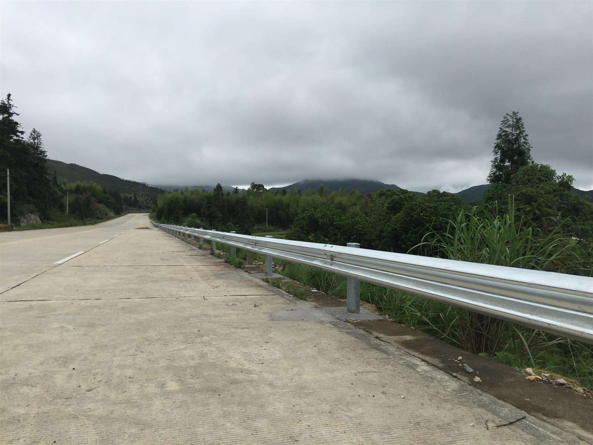 如何保證波形護(hù)欄不變形？