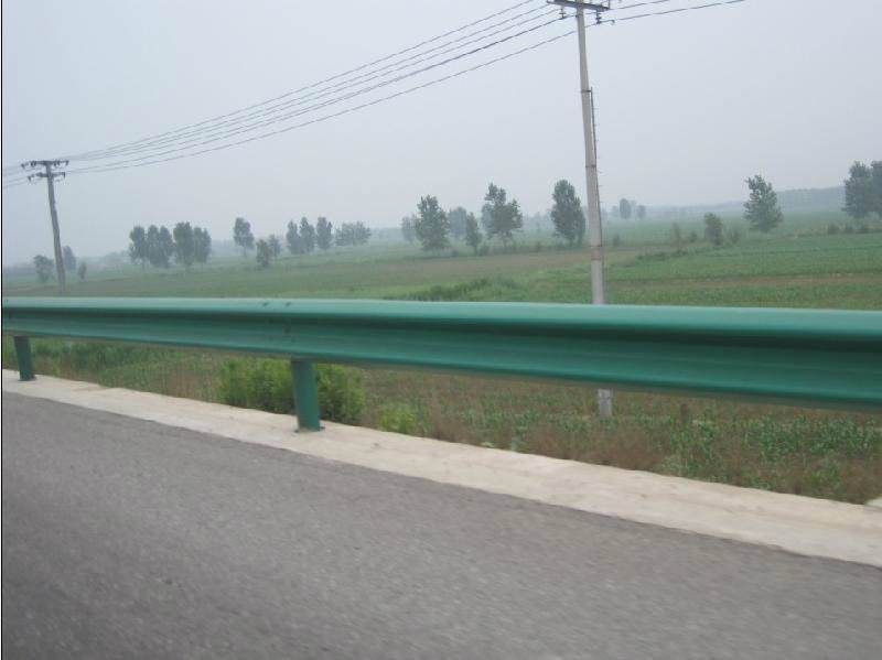 道路護(hù)欄有哪些優(yōu)勢？